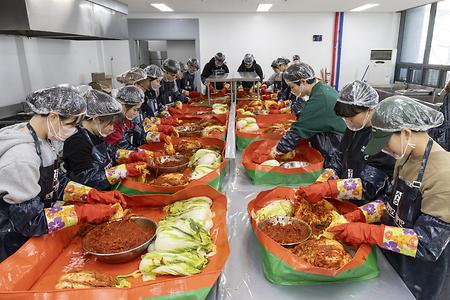 한파에도 지역주민들 위한 봉사활동 진행